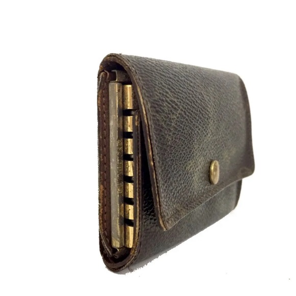 Luis Vuitton Key Holder - Picture 3 of 8